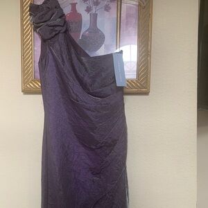 London Times Cocktail Dress. Eggplant Color. One shoulder Ruffle. Sz 8 Brand New